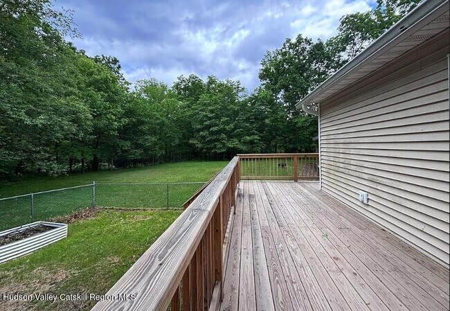 124 Blue Mountain Rd in Saugerties, NY - Building Photo - Building Photo