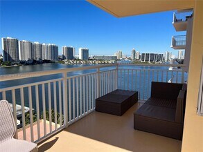 251 174th St, Unit 1505 in Sunny Isles Beach, FL - Foto de edificio - Building Photo