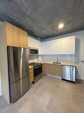 320 NW 32nd St, Unit B7 in Miami, FL - Building Photo - Building Photo