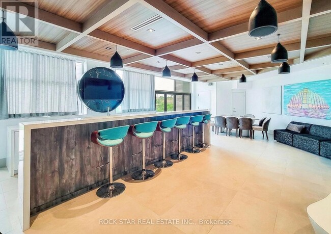 417 N Service Rd in Hamilton, ON - Building Photo - Building Photo