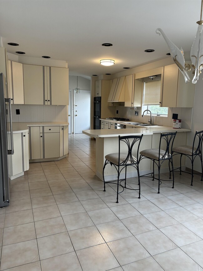 24 E 31st St in Bayonne, NJ - Building Photo - Building Photo