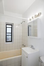 6166 N Winthrop Ave, Unit #103 in Chicago, IL - Building Photo - Building Photo