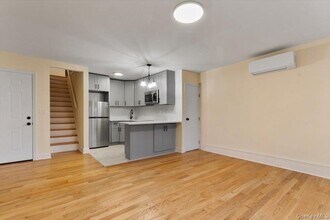 116 Corlies Ave in Pelham, NY - Foto de edificio - Building Photo