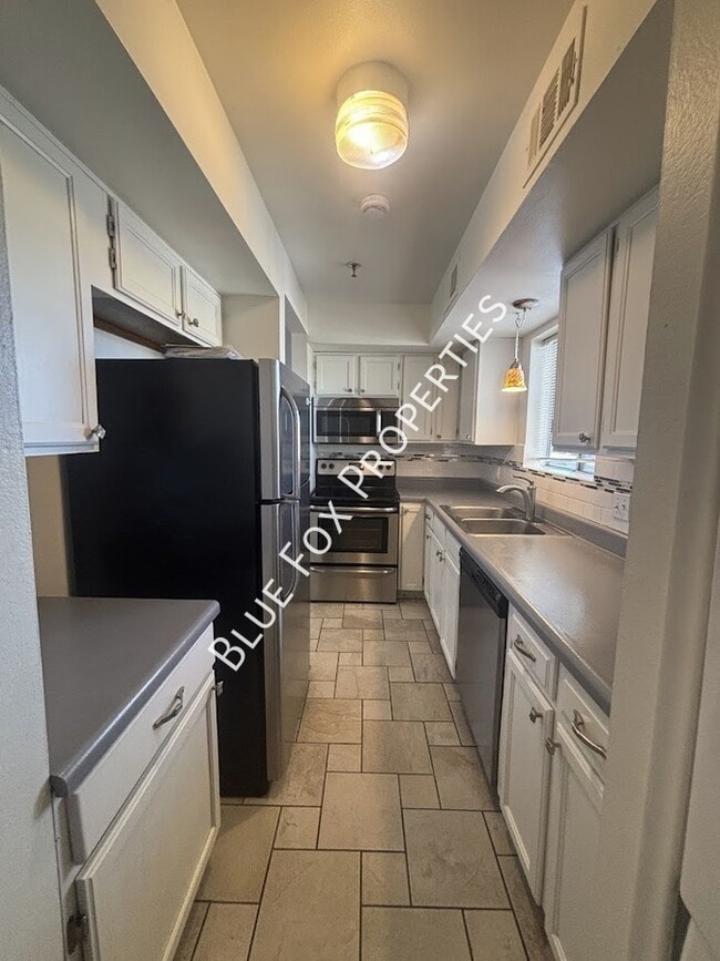 2601 W Broadway Blvd