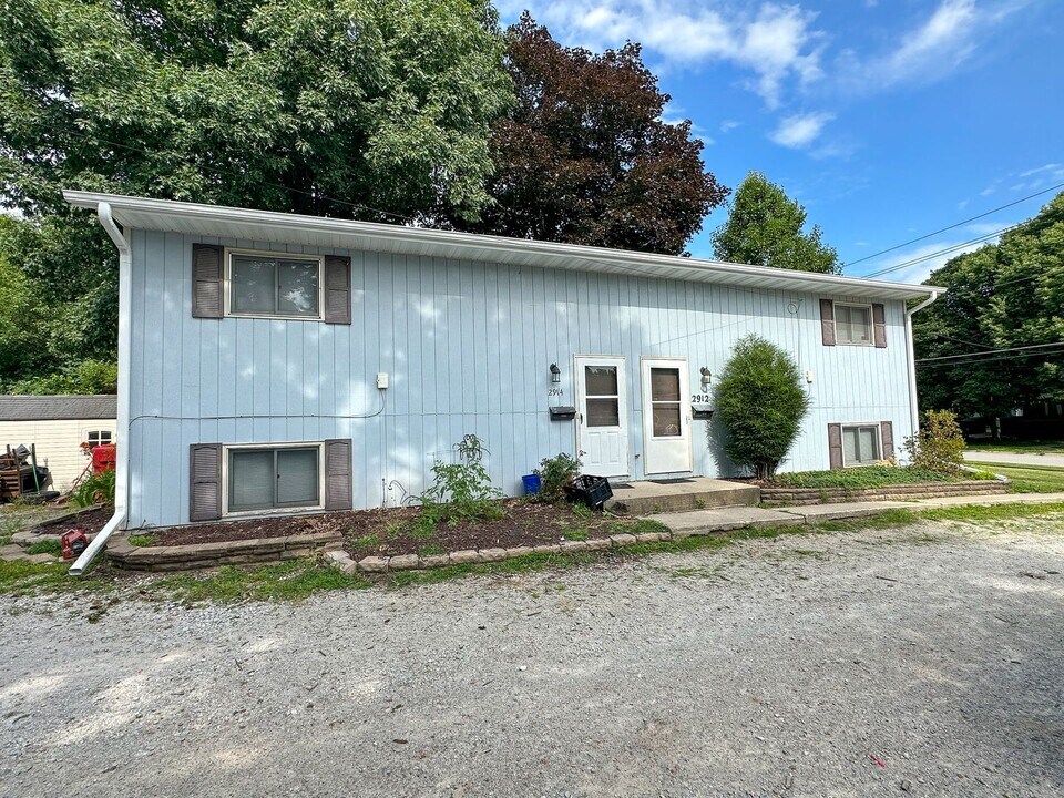 2912-2914 Oakland St in Ames, IA - Building Photo