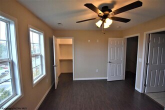 321 Marlowe Cir in Morgantown, WV - Foto de edificio - Building Photo