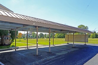 Greenwoods Apartments in Farmington Hills, MI - Building Photo - Building Photo