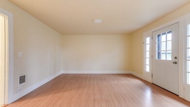 5288 Broadway St in West Linn, OR - Building Photo - Building Photo