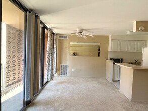 12 S Van Dorn St, Unit 407 in Alexandria, VA - Building Photo - Building Photo