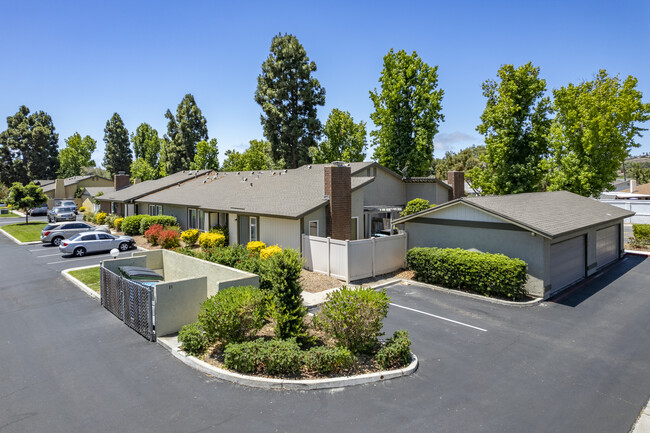 3558 Apple Blossom Way in Oceanside, CA - Building Photo - Building Photo