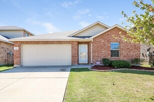 1616 Chivalry Ln in Fort Worth, TX - Building Photo
