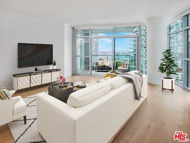 property at 13650 Marina Pointe Dr