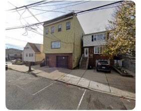 88 E 26th St, Unit #1 in Bayonne, NJ - Foto de edificio - Building Photo