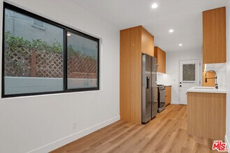 950 Havenhurst Dr in West Hollywood, CA - Building Photo - Building Photo