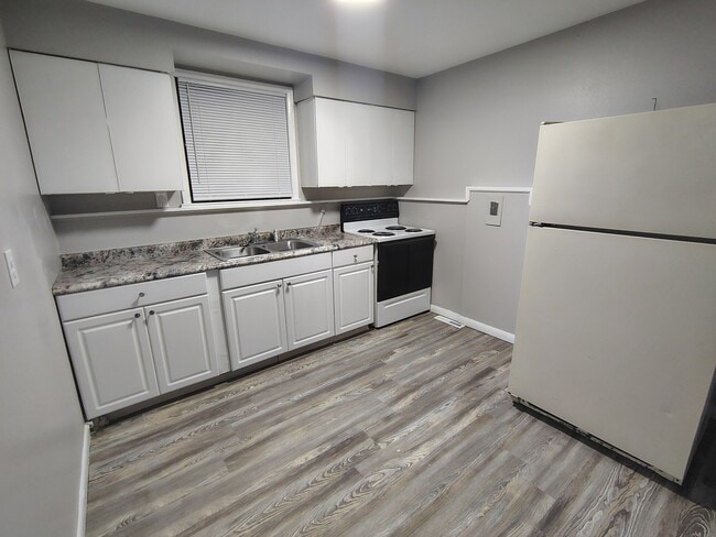 2433 Jonathan Ave in Rockford, IL - Building Photo - Building Photo