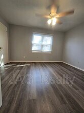 5725 Bramblegate Rd in Greensboro, NC - Foto de edificio - Building Photo