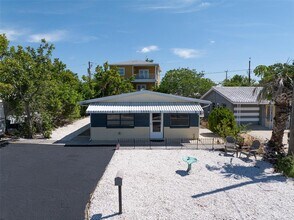11095 2nd St E in Treasure Island, FL - Building Photo - Building Photo
