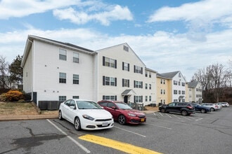 Woodscape Apartments in Culpeper, VA - Foto de edificio - Building Photo