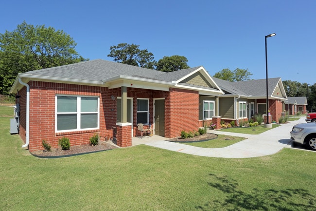 Walnut Park Manor 62+ Senior Living Community in Sapulpa, OK - Building Photo - Building Photo