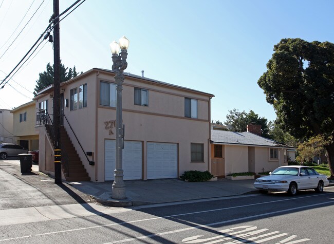 2702 Broadway in Santa Monica, CA - Building Photo - Building Photo