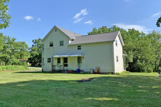 421 Reeders Run Rd in Stroudsburg, PA - Building Photo - Building Photo