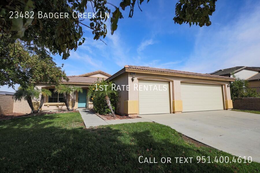 23482 Badger Creek Ln in Canyon Lake, CA - Foto de edificio