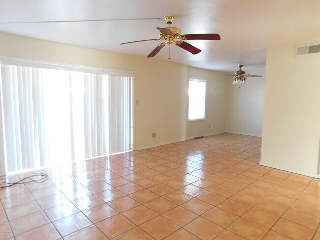 155 E Colonial Ct in Indian Harbour Beach, FL - Building Photo - Building Photo