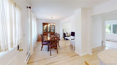 121 Woodward Pkwy in Farmingdale, NY - Building Photo - Building Photo