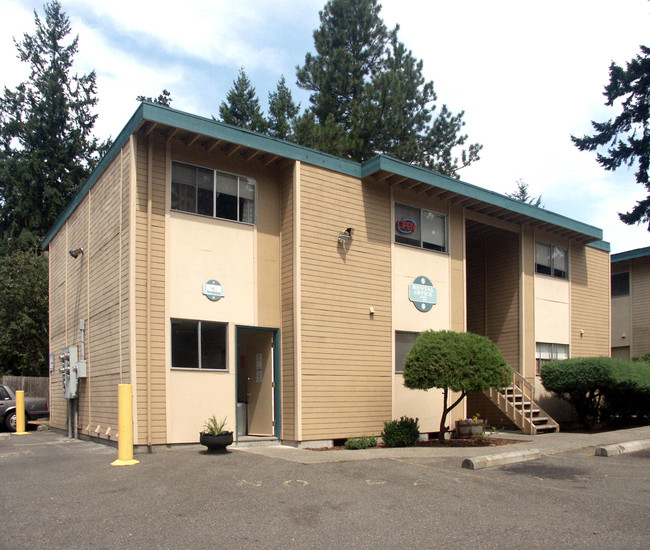 Southcrest Apartments in Lakewood, WA - Building Photo - Building Photo