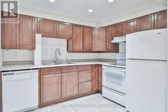 168 Wainscot Ave in Newmarket, ON - Building Photo - Building Photo