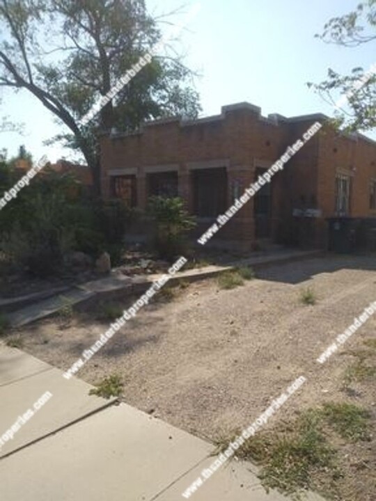 2110 Coal Pl SE in Albuquerque, NM - Building Photo