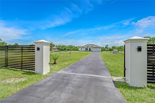 2544 39th Ave NE in Naples, FL - Building Photo - Building Photo