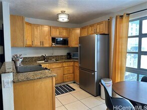 2211 Ala Wai Blvd in Honolulu, HI - Building Photo - Building Photo