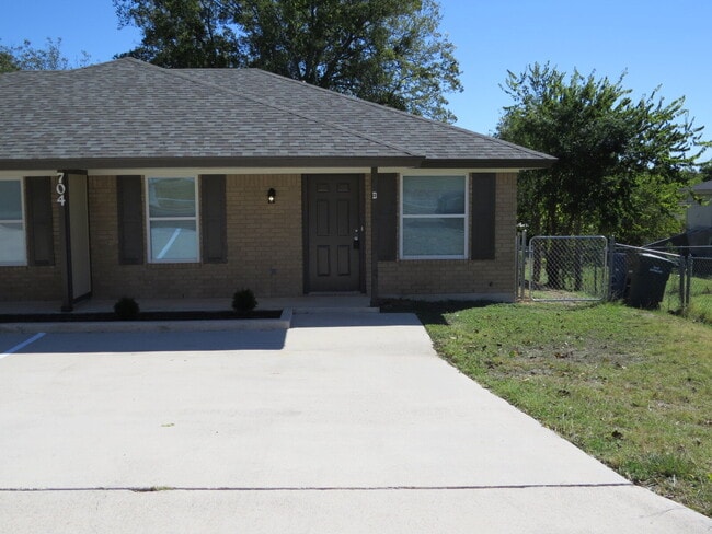 704 N 7th St in Copperas Cove, TX - Building Photo - Building Photo