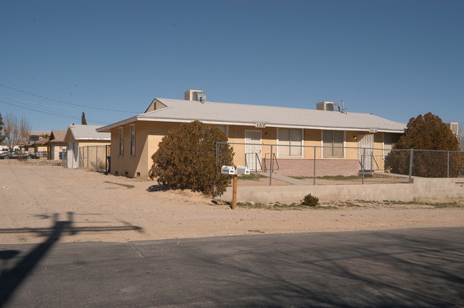 251 Juniper St in Barstow, CA - Building Photo - Building Photo