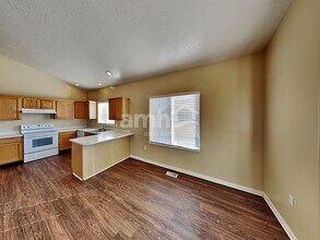 5466 Midland Dr in Roy, UT - Foto de edificio - Building Photo