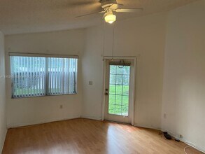4121 Sapphire Bend in Weston, FL - Building Photo - Building Photo