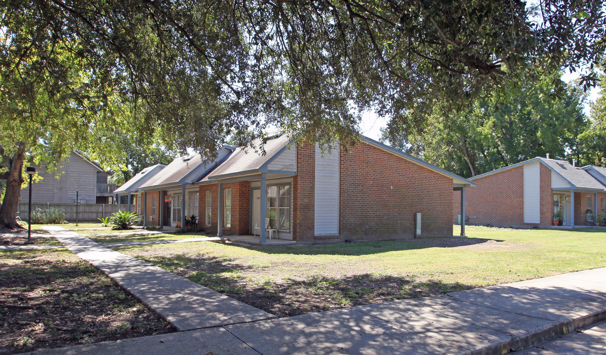 Sharlo Terrace Apartments in Baton Rouge, LA - Building Photo