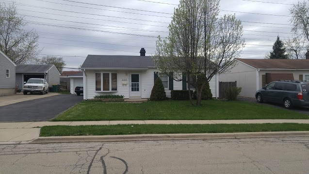 446 Montrose Dr in Romeoville, IL - Building Photo