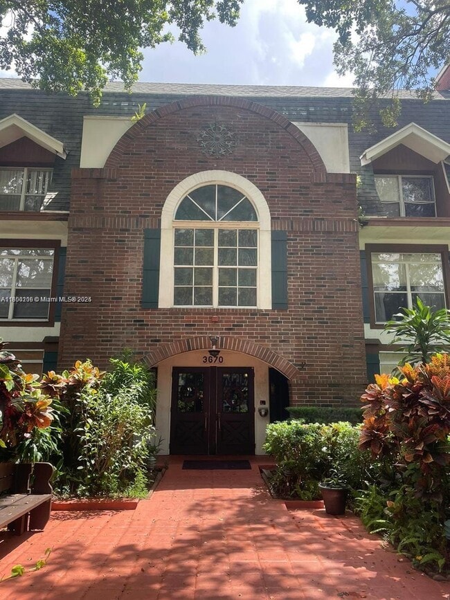 property at 3670 Inverrary Dr