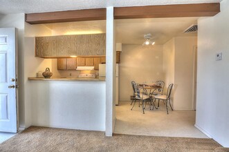 El Pueblo II Apartments in Albuquerque, NM - Building Photo - Building Photo