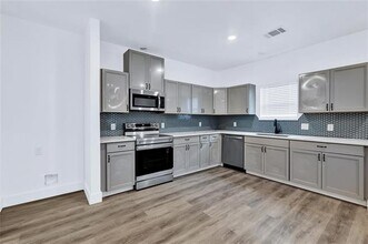 1027 W Coffin St in Denison, TX - Building Photo - Building Photo