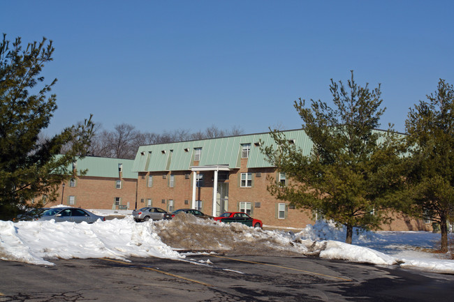 Colonial Garden Apartments in Lewisburg, PA - Foto de edificio - Building Photo