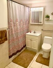 4138 66th St, Unit 1b in Woodside, NY - Foto de edificio - Building Photo