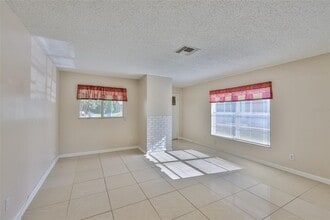 11507 Valencia Dr in Seffner, FL - Building Photo - Building Photo
