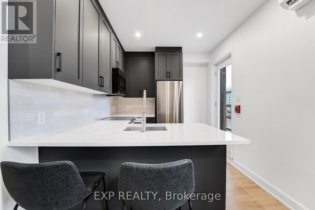 887 Somerset St W in Ottawa, ON - Building Photo - Building Photo