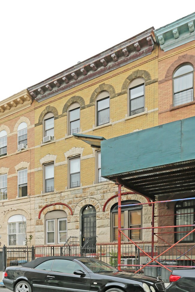 107 Cornelia St in Brooklyn, NY - Building Photo - Building Photo