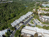 1040 Continentals WAY in Belmont, CA - Foto de edificio - Building Photo