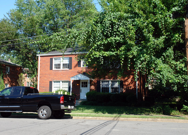 302 Shirley St in Falls Church, VA - Foto de edificio - Building Photo