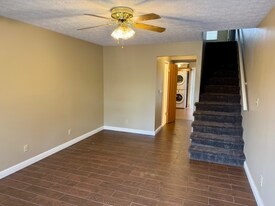 1616 Spring Valley Dr in Huntington, WV - Building Photo